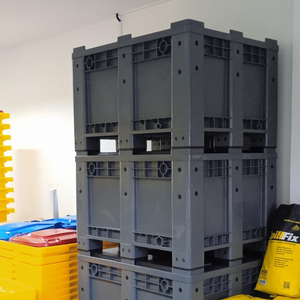 Solid Type Plastic Pallet Container With Lid Syera Services Sdn Bhd